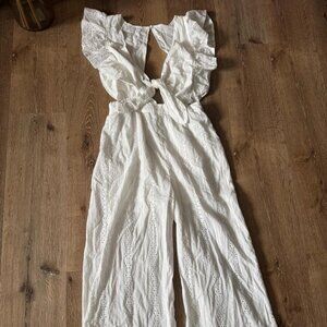 Isalis NWT White Eyelet Lace Jumpsuit with‎ Tieback Size M